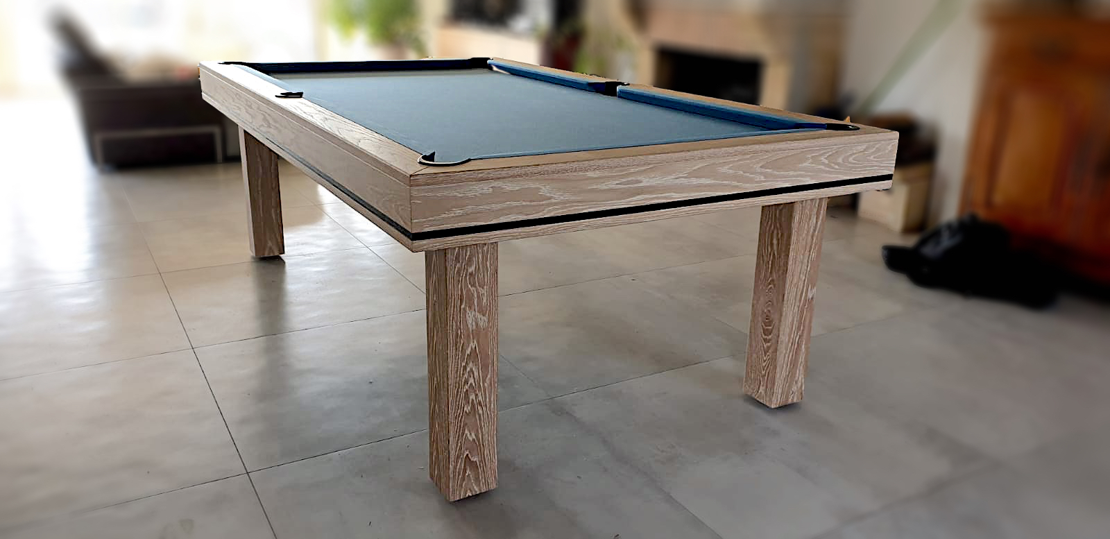 billard anglais tissu bleu poudre transformable en table en chêne brossé à pieds carrés